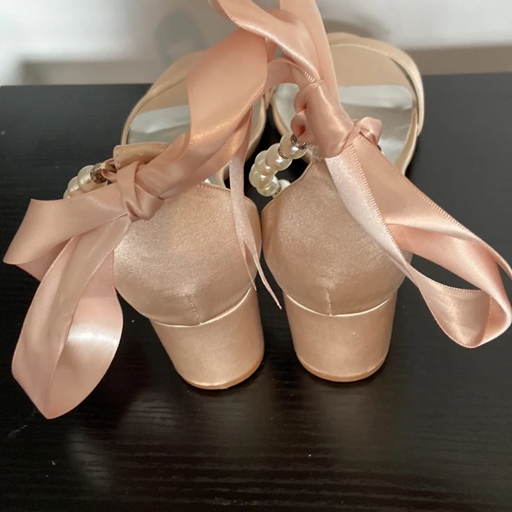 Women’s Champagne open toe 2 1/2” heel, silk, pearls stones SZ10/41 NWOT - Picture 4 of 11